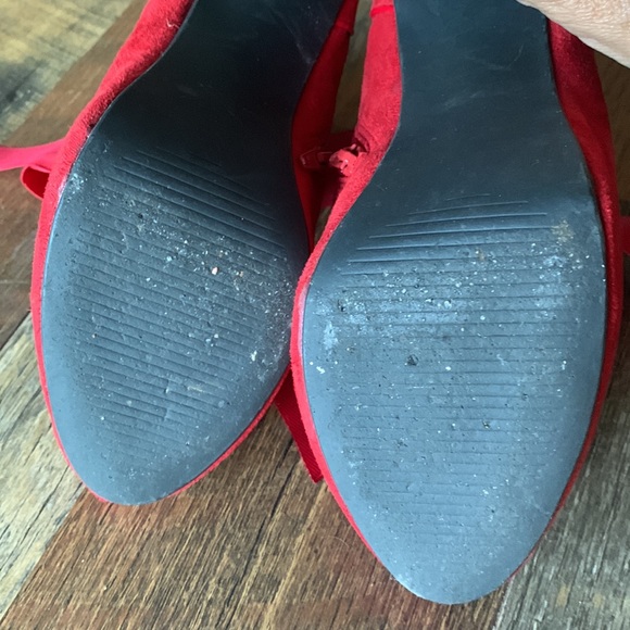 Size 6 red metaphor shoe - Picture 3 of 5